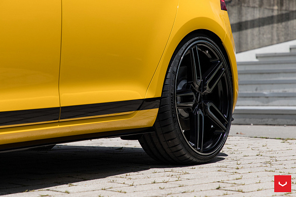 Фото дисков Vossen HF-1 Черный глянец на Volkswagen Golf VII