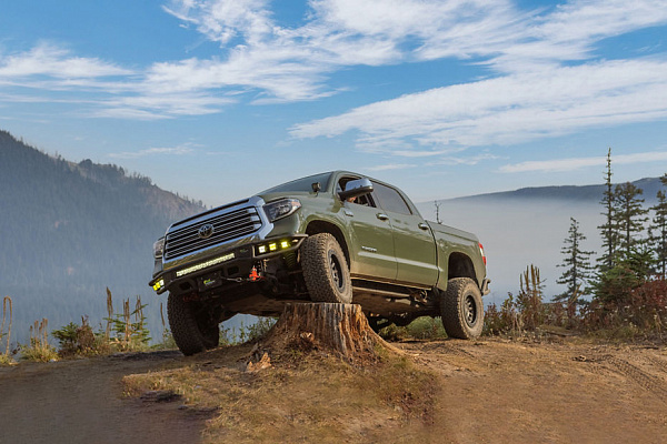 Фото дисков Black Rhino DUGGER  на Toyota Tundra II