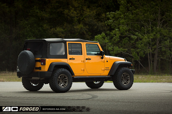 Фото дисков BC Forged RZ01 Глянцевый темный лак на Jeep Wrangler III (JK)