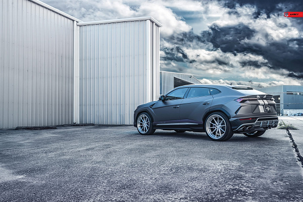 Фото дисков Anrky AN38 Сатиновый лак на Lamborghini Urus