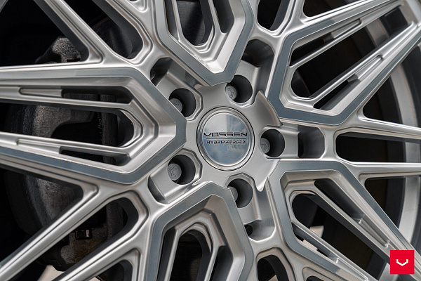 Фото дисков Vossen HF-7 Серебро на Audi Q3 (F3)