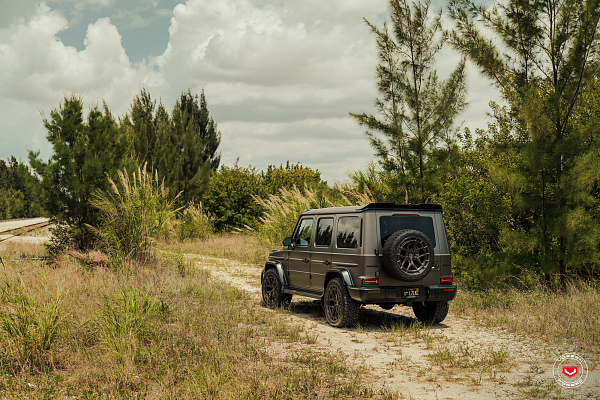 Фото дисков Vossen LC3-01 Глянцевый темный лак на Mercedes-Benz G-Class III