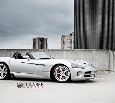 Фото дисков Strasse Wheels S5 Performance на Dodge Viper