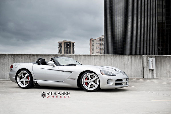Фото дисков Strasse Wheels S5 Performance Глянцевый лак на Dodge Viper