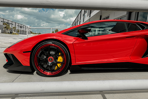 Фото дисков Strasse Wheels SM5R Deep Concave FS Другой цвет на Lamborghini Aventador