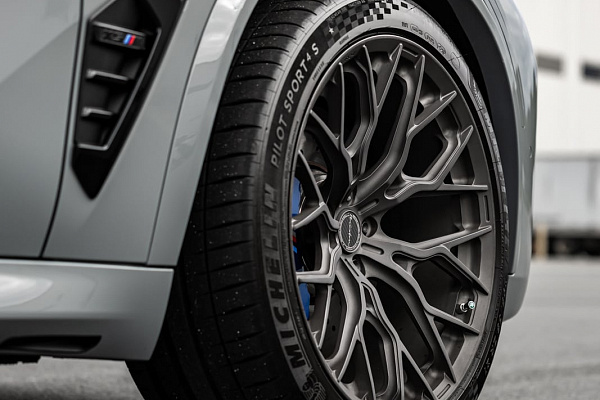 Фото дисков Brixton Forged PF13 R / RS Сатиновый темный лак на BMW X5/X5 M (G05/G18/F95)