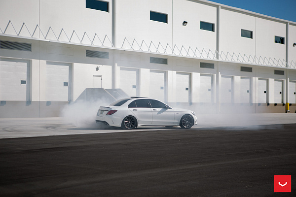Фото дисков Vossen VFS-10 Глянцевый графит на Mercedes-Benz C-Class (W205)