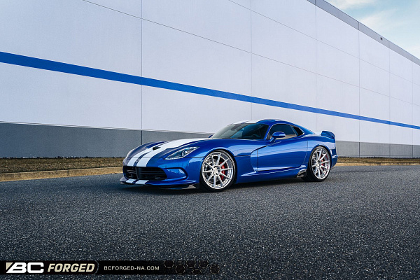 Фото дисков BC Forged HCS04 Глянцевый лак на Dodge Viper