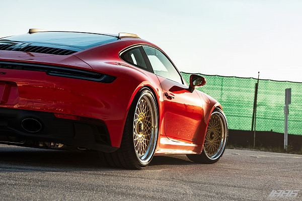 Фото дисков 1886 Wheels S009 Сатиновое золото на Porsche 911 VIII