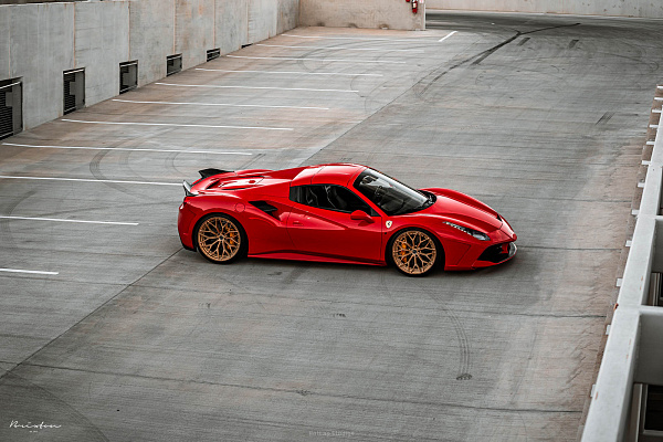 Фото дисков Brixton Forged CM6-R Глянцевая медь на Ferrari 488