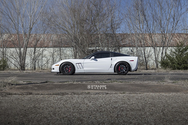 Фото дисков Strasse Wheels R10 Deep Concave Черный сатин на Chevrolet Corvette C6