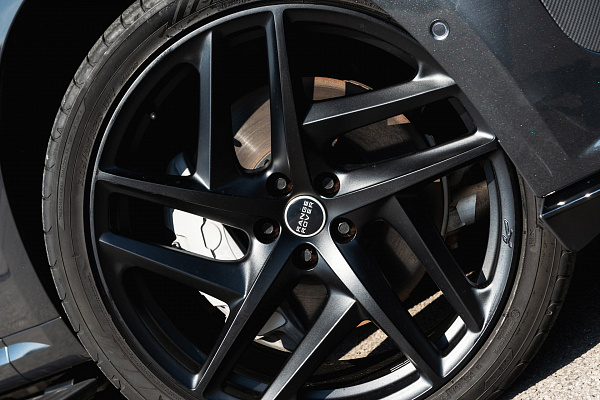Фото дисков Kahn Type 52 RS Черный сатин на Range Rover Sport III