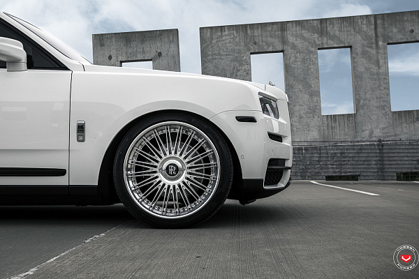 Фото дисков Vossen S17-14 (3-Piece) Глянцевый лак на Rolls-Royce Cullinan