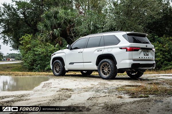 Фото дисков BC Forged TD01 Сатиновая бронза на Toyota Sequoia III