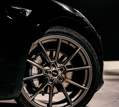 Фото дисков Savini SV-F4 на Tesla Model 3
