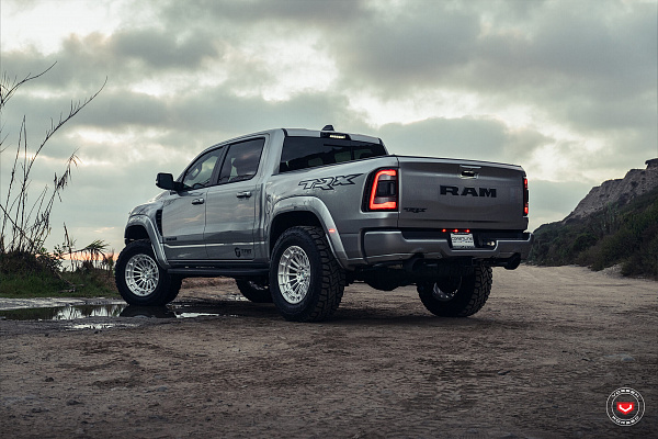 Фото дисков Vossen LCX-01 Глянцевый лак на Ram 1500 V