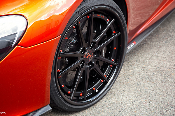 Фото дисков Strasse Wheels SV1 Deep Concave FS Черный сатин на McLaren 650S