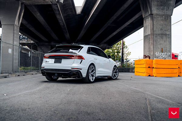 Фото дисков Vossen HF-5 Серебро на Audi Q8
