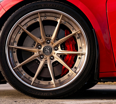 Фото дисков Strasse Wheels SV10 Deep Concave FS на Chevrolet Corvette C8