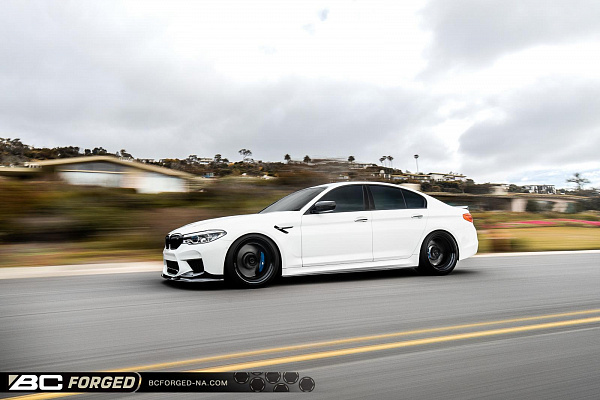 Фото дисков BC Forged LE52 // MLE52 Черный глянец на BMW 5/M5 (G30/F90)
