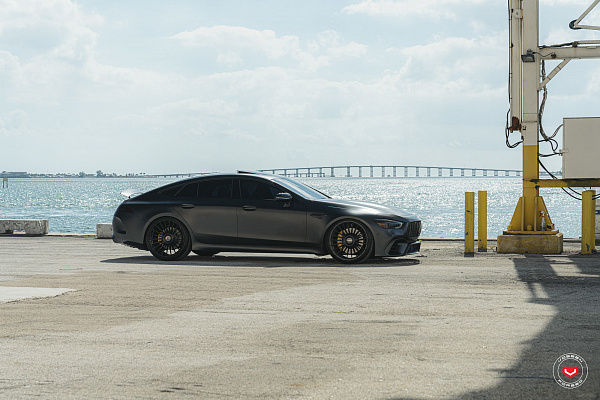Фото дисков Vossen S17-13 Черный глянец на Mercedes-Benz AMG GT I