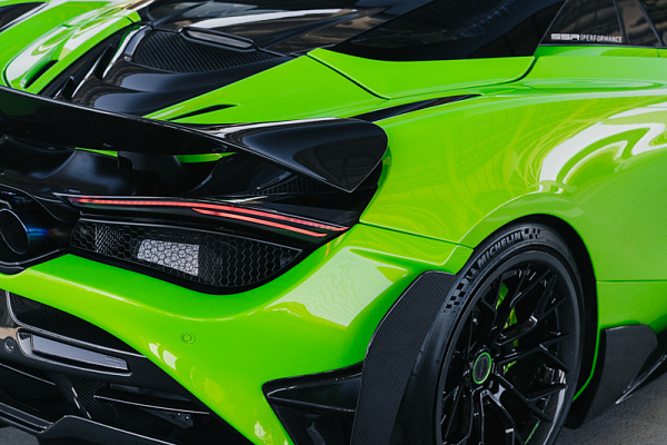 Фото дисков Brixton Forged PF10 Черный глянец на McLaren 720S