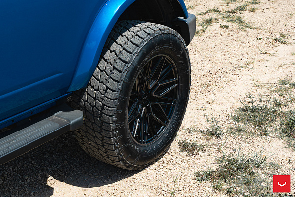 Фото дисков Vossen HF6-5 Черный глянец на Ford Bronco