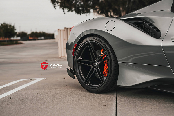 Фото дисков HRE P207 Черный сатин на Ferrari 488