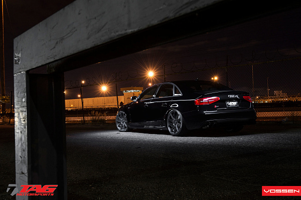 Фото дисков Vossen CV4 Глянцевый графит на Audi A/S/RS 4 (B8)