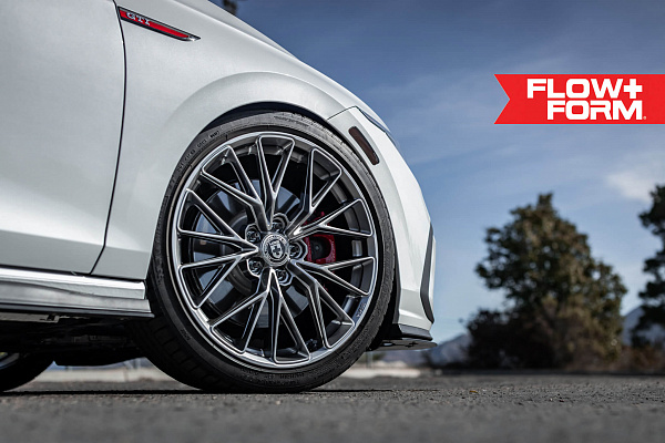 Фото дисков HRE FF28 Глянцевый тонированный лак на Volkswagen Golf VIII