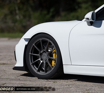 Фото дисков BC Forged RZ10 на Porsche Cayman II