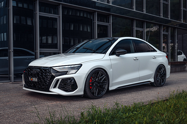 Фото дисков Vossen HF-7 Черный глянец на Audi A/S/RS 3 (8Y)