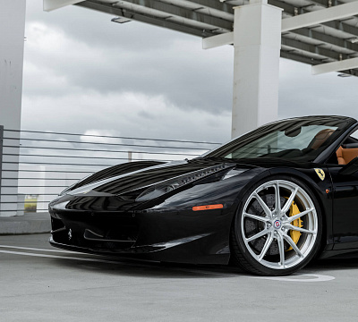 Фото дисков HRE P104SC на Ferrari 458