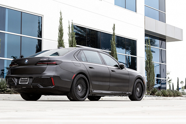 Фото дисков Savini SL10 Черный матовый на BMW 7 (G70)