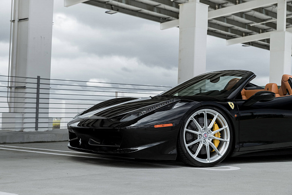Фото дисков HRE P104SC Глянцевый лак на Ferrari 458