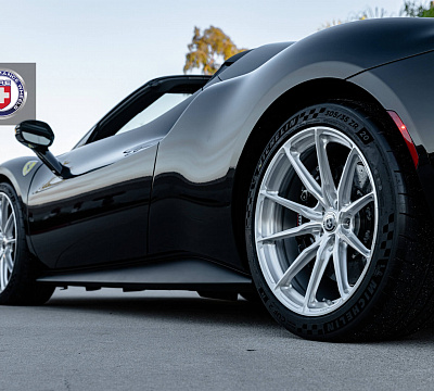 Фото дисков HRE P104SC на Ferrari 296