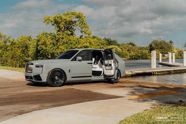 Фото дисков NOVITEC SP3 Черный глянец на Rolls-Royce Cullinan