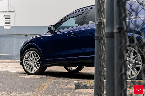 Фото дисков Vossen HF-7 Серебро на Audi Q3 (F3)