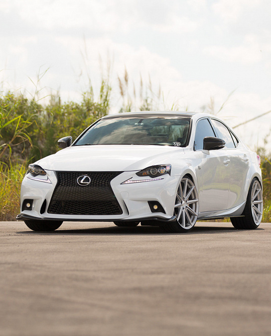 Фото дисков VFS-10 Серебро на Lexus IS II