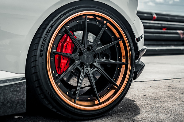 Фото дисков Strasse Wheels SV10 Deep Concave FS Другой цвет на Lamborghini Huracan