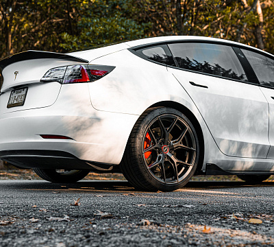 Фото дисков Vossen HF-5 на Tesla Model 3