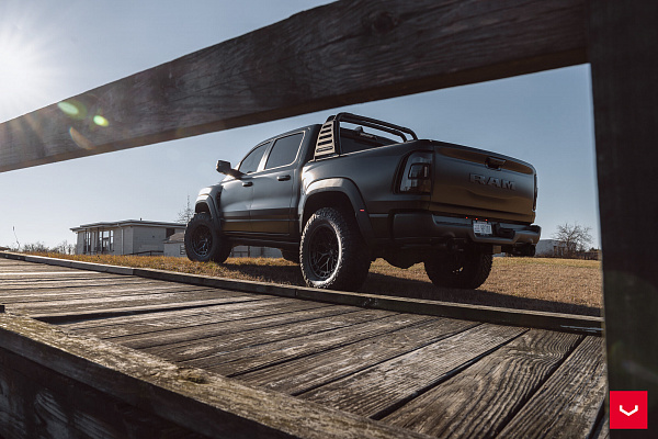 Фото дисков Vossen HFX-1 (6-Lug) Черный сатин на Ram 1500 V