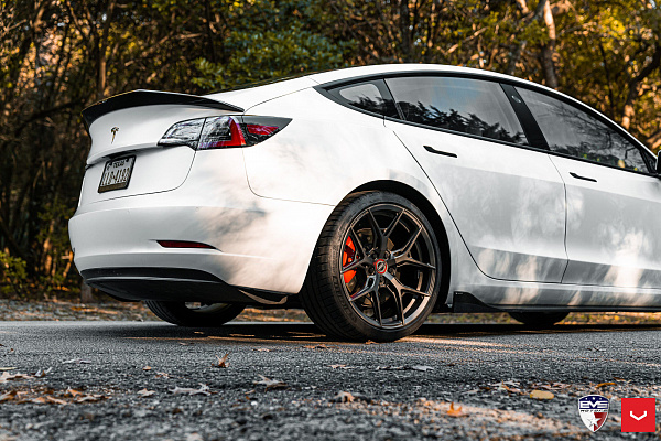 Фото дисков Vossen HF-5 Сатиновый графит на Tesla Model 3