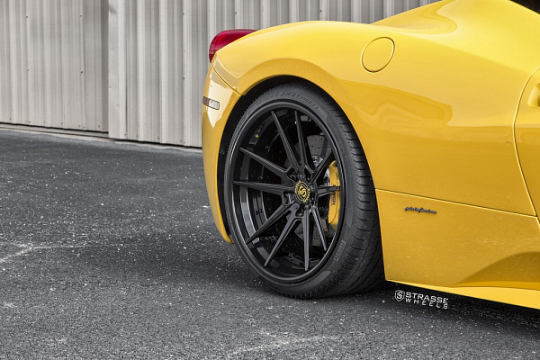Фото дисков Strasse Wheels SV1 Deep Concave FS Черный сатин на Ferrari 458