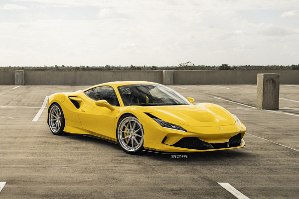 Фото дисков Strasse Wheels SV10 Deep Concave FS Глянцевый лак на Ferrari F8