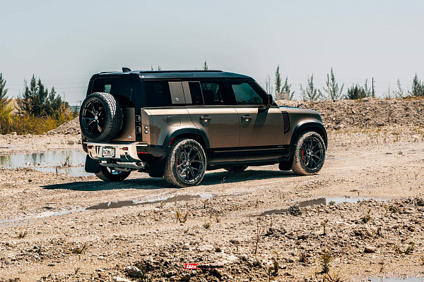 Фото дисков HRE P101 Черный глянец на Land Rover Defender II
