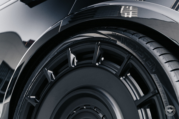 Фото дисков Vossen UV-7 Черный сатин на Land Rover Range Rover V