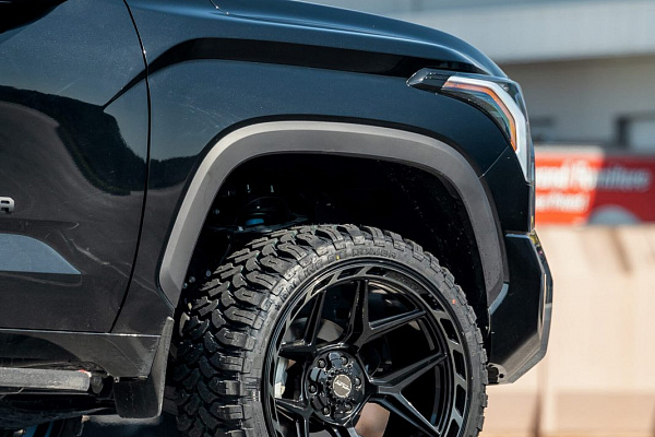 Фото дисков 4PLAY 4P55 Черный глянец на Toyota Tundra III