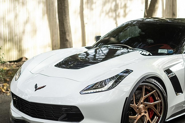 Фото дисков Savini SV67 Сатиновая бронза на Chevrolet Corvette C7