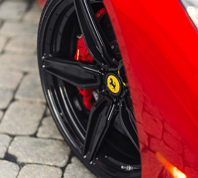 Фото дисков Brixton Forged PF4 на Ferrari 488